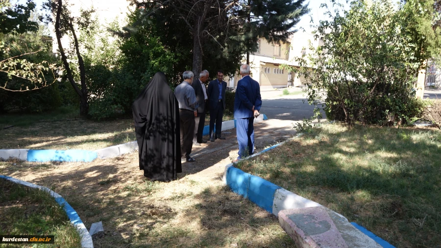 در ابازدید دکتر معروفی انجام شد:

انجام مراحل موزاییک فرش محوطه فضای سبز پردیس بنت الهدی صدر سنندج 5