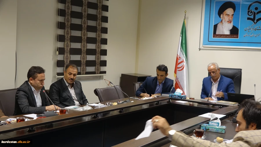 در  مدیریت دانشگاه فرهنگیان کردستان برگزار شد:

جلسه هم اندیشی مامورین آموزشی پردیس های استان با دکتر معروفی 
 3