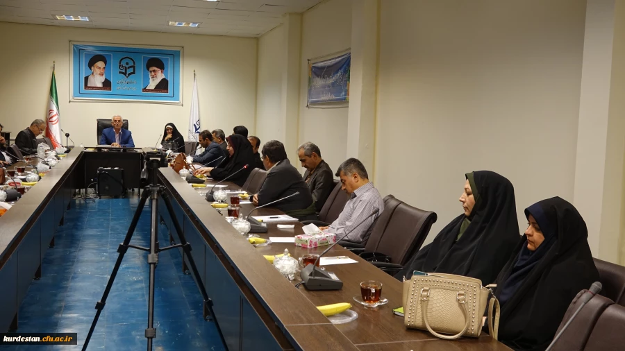 در مدیریت دانشگاه فرهنگیان کردستان برگزار شد:

جلسه هم اندیشی  اعضاء هیات علمی پردیس های استان با دکتر معروفی
 2