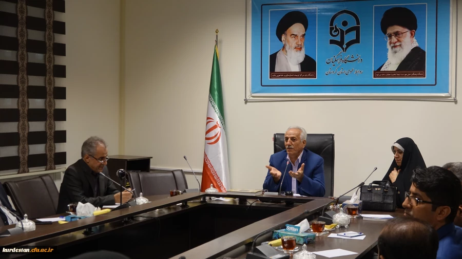 در مدیریت دانشگاه فرهنگیان کردستان برگزار شد:

جلسه هم اندیشی  اعضاء هیات علمی پردیس های استان با دکتر معروفی
 3