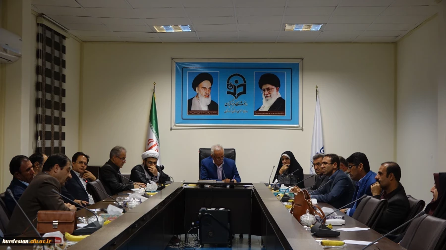 در مدیریت دانشگاه فرهنگیان کردستان برگزار شد:

جلسه هم اندیشی  اعضاء هیات علمی پردیس های استان با دکتر معروفی
 7