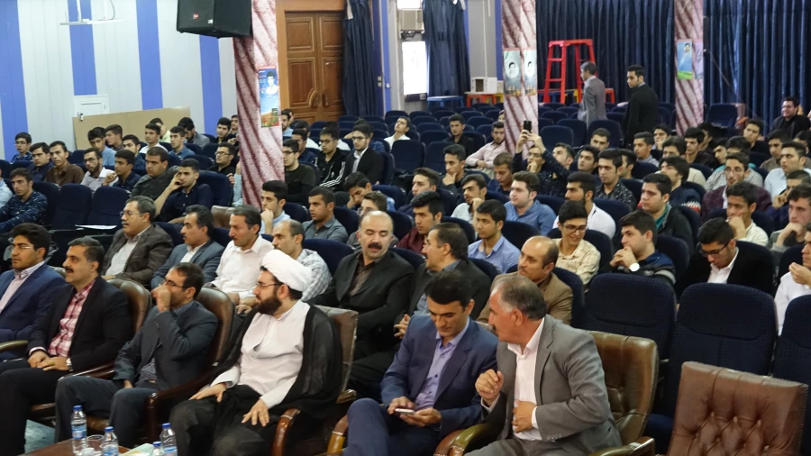 در پردیس شهید مدرس سنندج برگزار شد:

آیین آغاز سال تحصیلی دانشجویان جدید الورود دانشگاه فرهنگیان کردستان 4