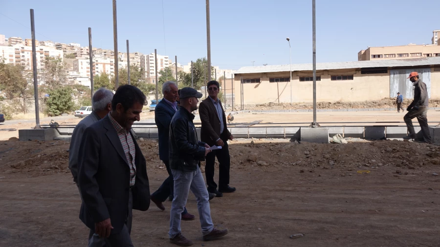 بازدید دکتر معروفی از روند پیشرفت پروژه زمین چمن مصنوعی دانشگاه فرهنگیان کردستان 3