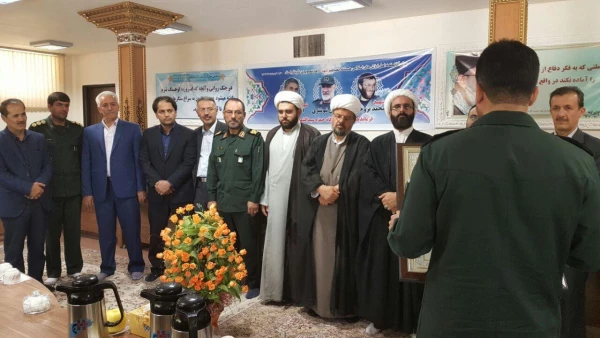 در دیدار روسای دانشگاه های استان کردستان با فرمانده سپاه بیت المقدس کردستان مطرح شد:

ما دانشگاهیان همه پاسدار هستیم 4