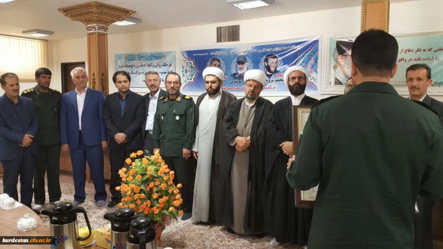 در دیدار روسای دانشگاه های استان کردستان با فرمانده سپاه بیت المقدس کردستان مطرح شد:

ما دانشگاهیان همه پاسدار هستیم 4