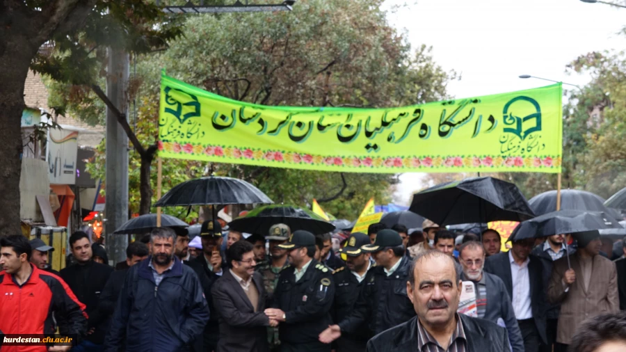 هم صدا با همه اقشار همیشه در صحنه ایران اسلامی:  

دانشجو معلمان و اساتید دانشگاه فرهنگیان کردستان فریاد مرگ بر آمریکا سر دادند 3