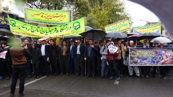 هم صدا با همه اقشار همیشه در صحنه ایران اسلامی:  

دانشجو معلمان و اساتید دانشگاه فرهنگیان کردستان فریاد مرگ بر آمریکا سر دادند 2
