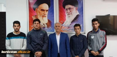 در مدیریت استانی دانشگاه فرهنگیان برگزار شد:

دیدار اعضای تیم دو  و میدانی دانشگاه فرهنگیان کردستان با دکتر معروفی