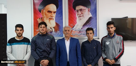 در مدیریت استانی دانشگاه فرهنگیان برگزار شد:

دیدار اعضای تیم دو میدانی دانشگاه فرهنگیان کردستان با دکتر معروفی 2