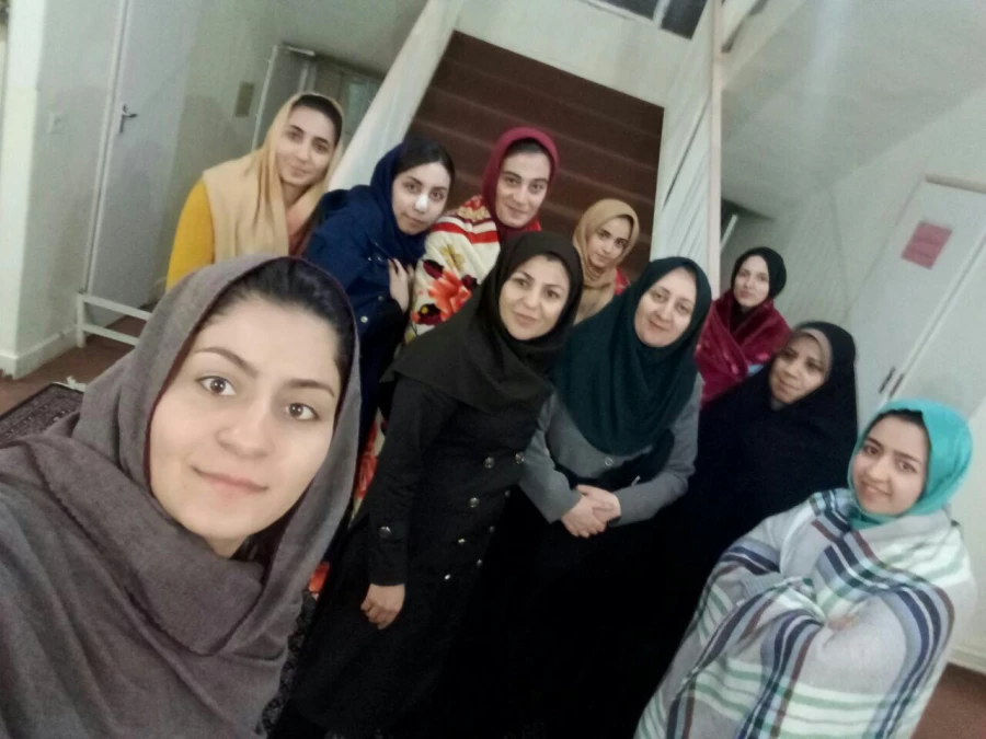 حضور دکتر معروفی در بین دانشجویان پس از زلزله دیشب 2