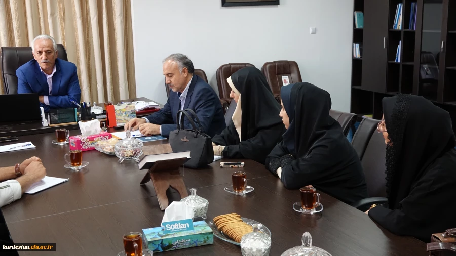 در مدیرت امور پردیس های دانشگاه فرهنگیان کردستان برگزار شد:

 جلسه اعضای شوری صنفی دانشگاه فرهنگیان کردستان با دکتر معروفی 3