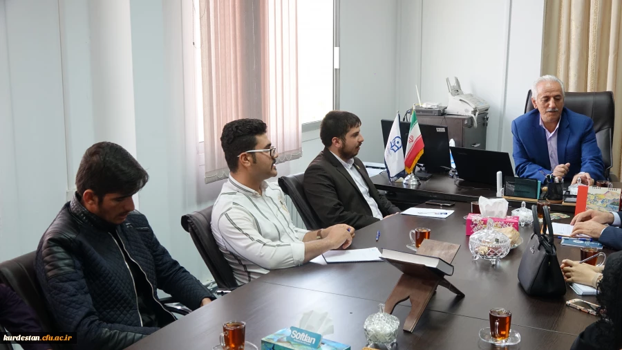 در مدیرت امور پردیس های دانشگاه فرهنگیان کردستان برگزار شد:

 جلسه اعضای شوری صنفی دانشگاه فرهنگیان کردستان با دکتر معروفی 2