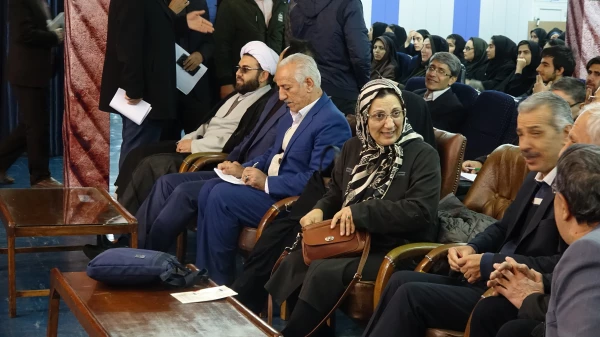 با سخنرانی پرفسور زهرا گویا:

دانشگاه فرهنگیان کردستان میزبان برجسته ترین چهره آموزش ریاضی ایران   2