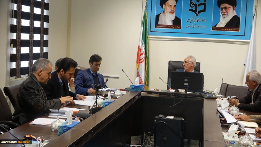 در مدیریت استانی برگزار شد:

چهارمین جلسه شورای نظارت دانشگاه فرهنگیان کردستان  3