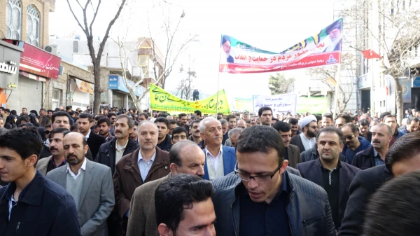 هم صدا با همه اقشار همیشه در صحنه ایران اسلامی:

دانشجو معلمان و اساتید دانشگاه فرهنگیان کردستان در راهپیمایی حماسی 22 بهمن شرکت کردند 5