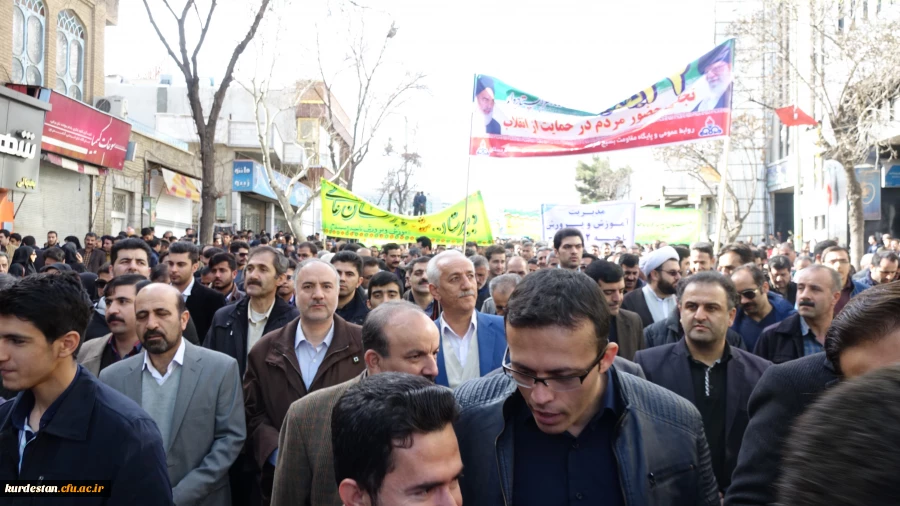 هم صدا با همه اقشار همیشه در صحنه ایران اسلامی:

دانشجو معلمان و اساتید دانشگاه فرهنگیان کردستان در راهپیمایی حماسی 22 بهمن شرکت کردند 5