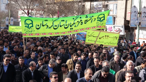 هم صدا با همه اقشار همیشه در صحنه ایران اسلامی:

دانشجو معلمان و اساتید دانشگاه فرهنگیان کردستان در راهپیمایی حماسی 22 بهمن شرکت کردند 6