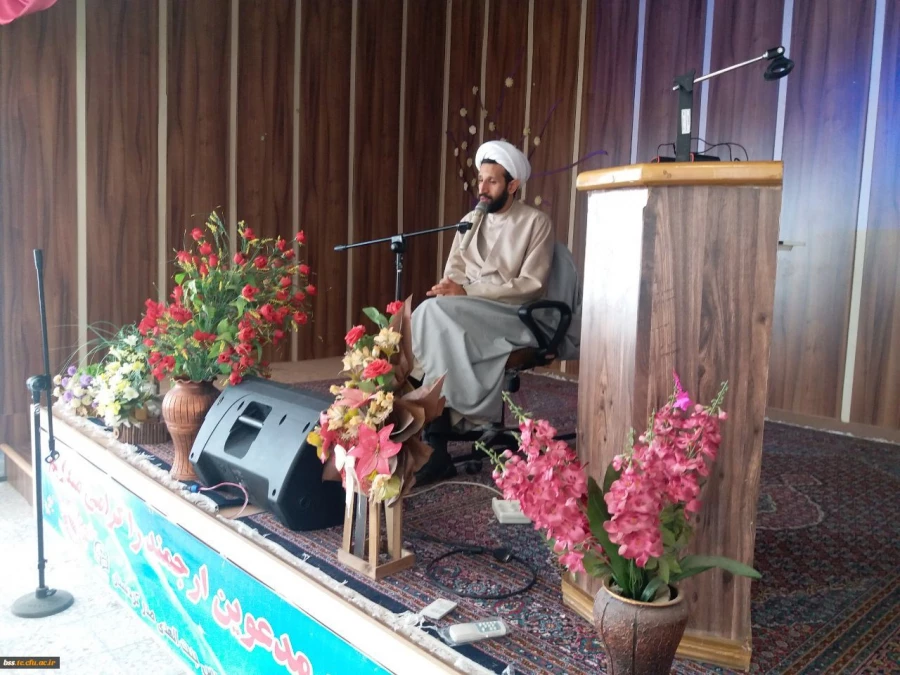 در پردیس دانشگاه فرهنگیان کردستان  برگزار شد:

دوره آموزشی نماز ؛ طرح معراج 2