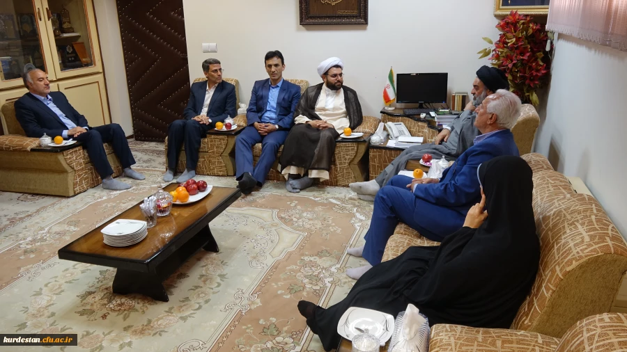 دیدار دکتر معروفی و مسئولین دانشگاه فرهنگیان کردستان با نماینده ولی فقیه در استان 8