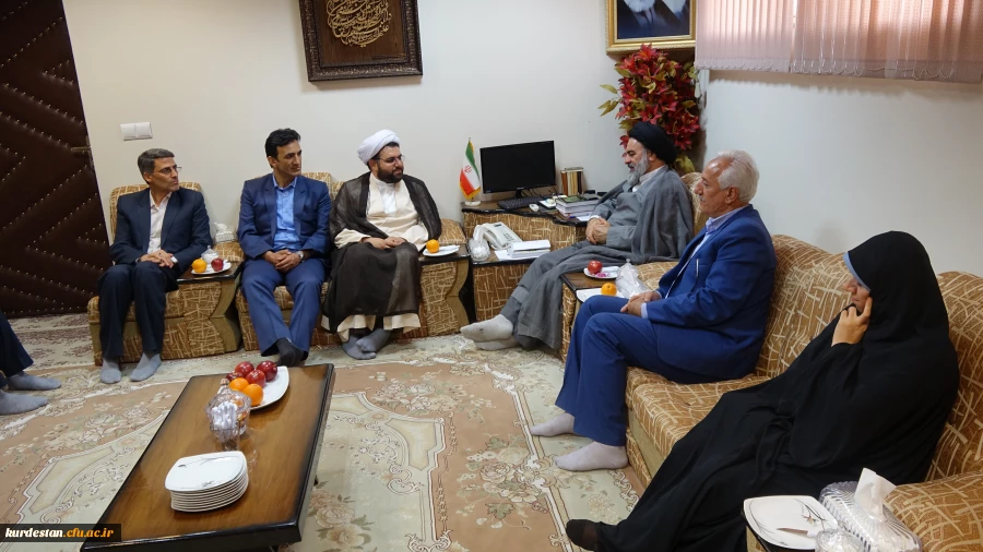 دیدار دکتر معروفی و مسئولین دانشگاه فرهنگیان کردستان با نماینده ولی فقیه در استان 5