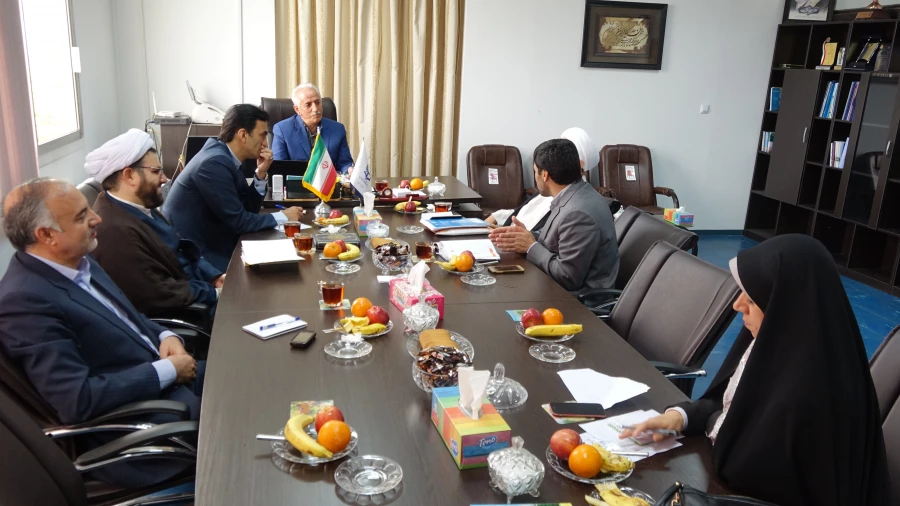 نشست معاون استان های ستاد همکاری حوزه های علمیه و وزارت آموزش و پرورش با دکتر معروفی مدیریت امور پردیس های استان کردستان 4