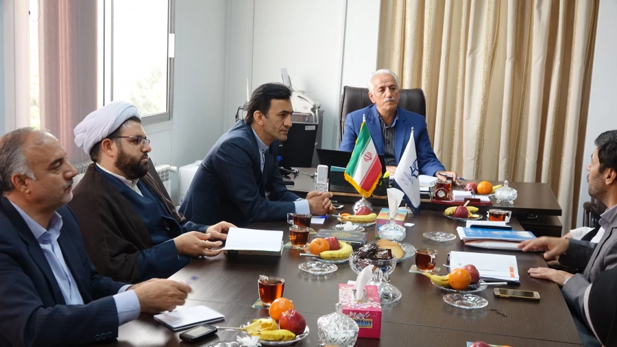 نشست معاون استان های ستاد همکاری حوزه های علمیه و وزارت آموزش و پرورش با دکتر معروفی مدیریت امور پردیس های استان کردستان 3