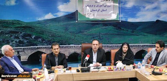 دکتر معروفی در نشست شورای آموزش و پرورش کردستان  عنوان کرد:

در هفته معلم، معلمان از طرف جامعه، خانواده و سایر دستگاه ها  باید تقدیر شوند
 2