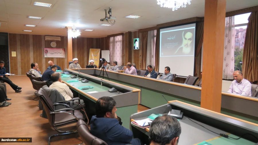 گزارش تصویری 

جلسه هم اندیشی با موضوع " اندیشه های امام (ره) 2