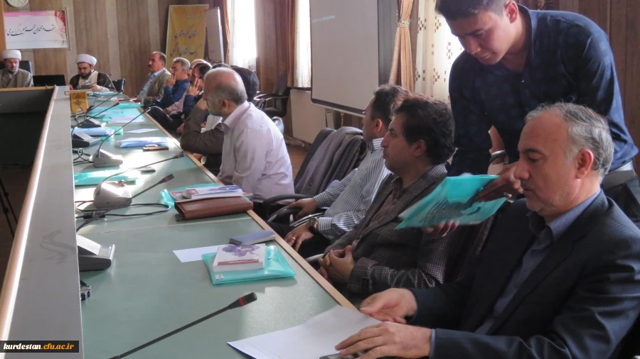 گزارش تصویری 

جلسه هم اندیشی با موضوع " اندیشه های امام (ره) 2