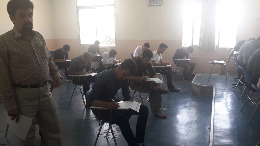 مسئولین مدیریت استانی دانشگاه فرهنگیان کردستان؛

از روند برگزاری امتحانات پایان ترم پردیس شهید مدرس کردستان بازدید به عمل آوردند.
 2