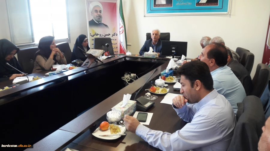 در سالن کنفرانس مدیریت امور پردیس های استان کردستان برگزار شد؛

جلسه هماهنگی با مصاحبه گران پذیرفته شدگان چند برابر ظرفیت آزمون استخدام پیمانی سال ۹۷ آموزش و پرورش استان کردستان 7