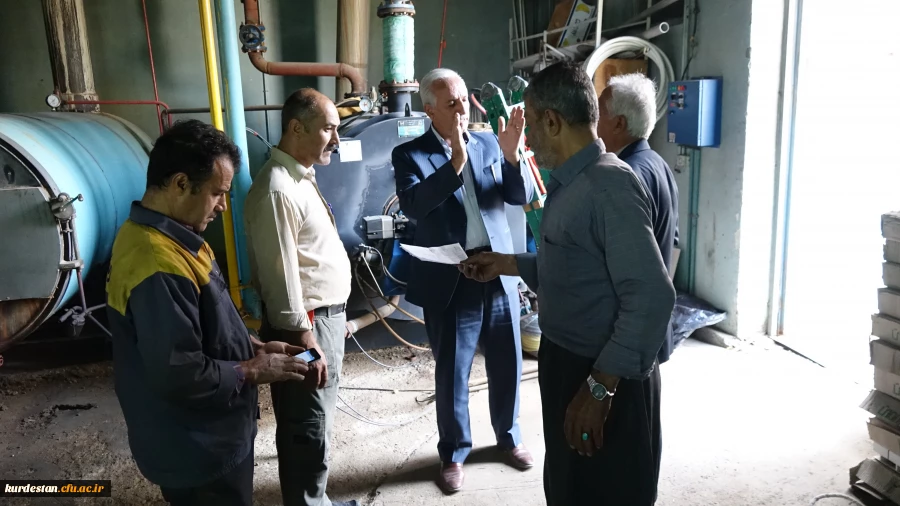 بازدید دکتر معروفی از مراحل نصب تأسیسات سیستم گرمایشی موتورخانه مرکزی پردیس شهید مدرس 5