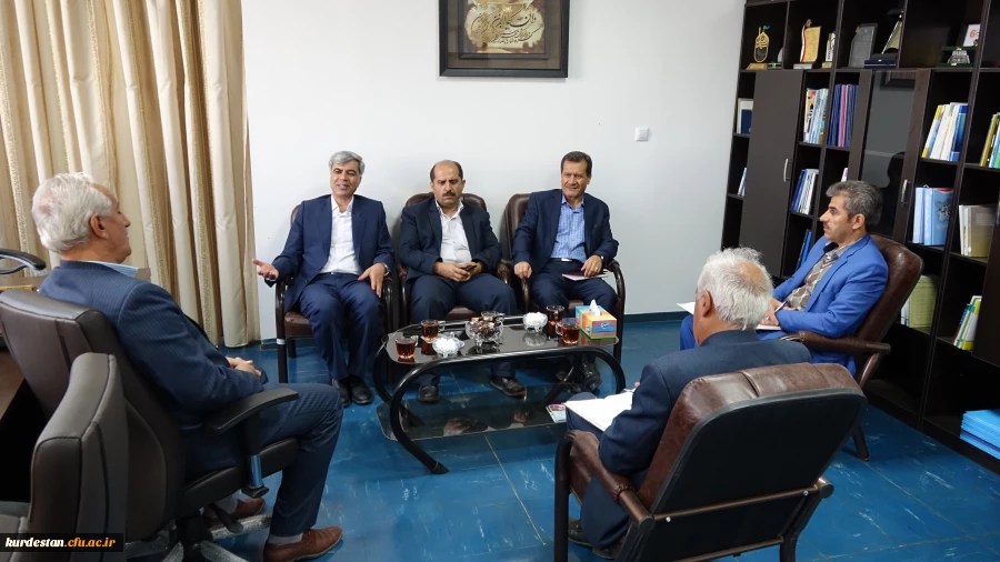 در راستای افزایش ارائه خدمات رفاهی؛

دیدار دکتر معروفی با مدیرکل بانک ملی استان کردستان 4