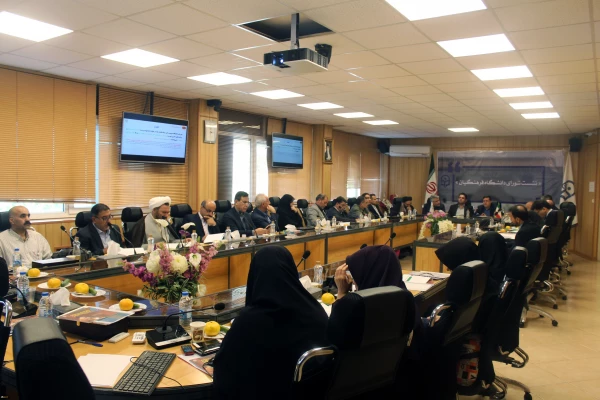 حضور دکتر معروفی در بیستمین نشست شورای دانشگاه

با هدف بررسی و تصویب برنامه درسی مهارت آموزان ماده 28 برگزار شد 5