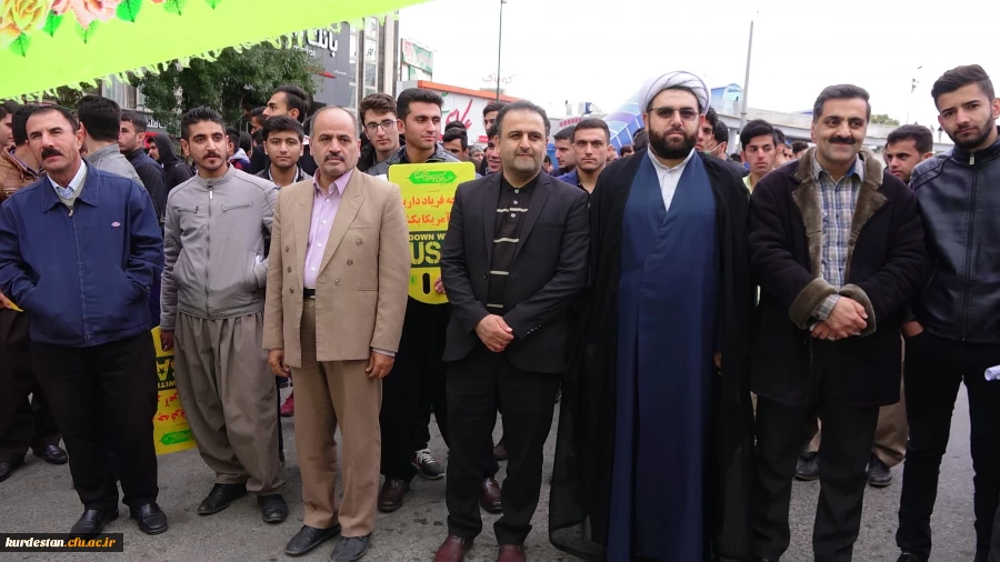 هم صدا با همه اقشار همیشه در صحنه ایران اسلامی:

اساتید و دانشجو معلمان دانشگاه فرهنگیان کردستان فریاد مرگ بر آمریکا سر دادند 6