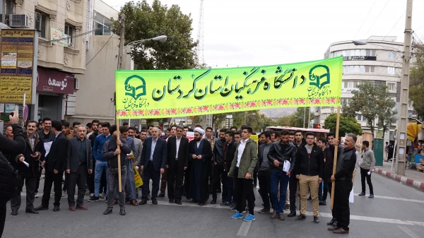 هم صدا با همه اقشار همیشه در صحنه ایران اسلامی:

اساتید و دانشجو معلمان دانشگاه فرهنگیان کردستان فریاد مرگ بر آمریکا سر دادند 4