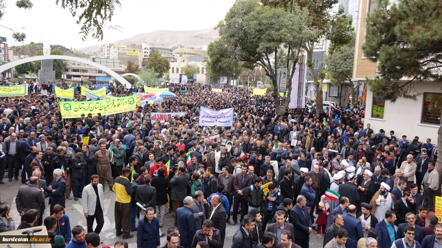 هم صدا با همه اقشار همیشه در صحنه ایران اسلامی:

اساتید و دانشجو معلمان دانشگاه فرهنگیان کردستان فریاد مرگ بر آمریکا سر دادند 9