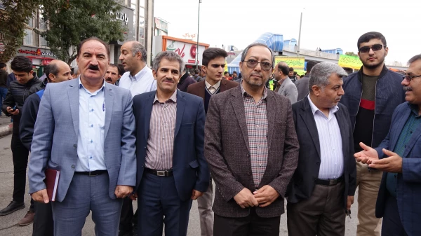 هم صدا با همه اقشار همیشه در صحنه ایران اسلامی:

اساتید و دانشجو معلمان دانشگاه فرهنگیان کردستان فریاد مرگ بر آمریکا سر دادند 10