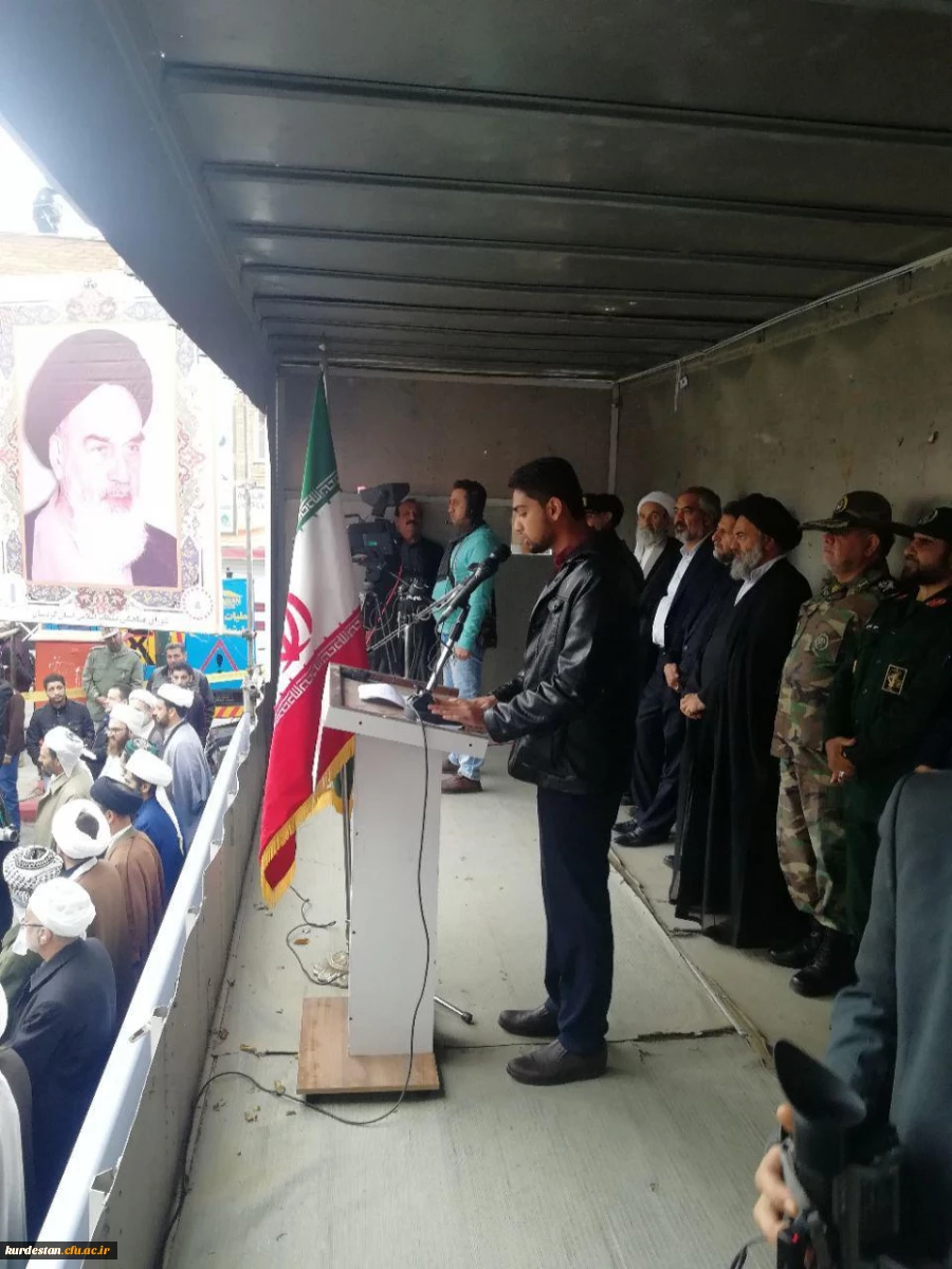 هم صدا با همه اقشار همیشه در صحنه ایران اسلامی:

اساتید و دانشجو معلمان دانشگاه فرهنگیان کردستان فریاد مرگ بر آمریکا سر دادند 15