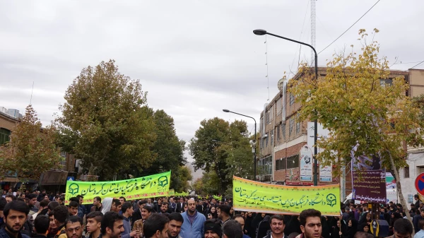هم صدا با همه اقشار همیشه در صحنه ایران اسلامی:

اساتید و دانشجو معلمان دانشگاه فرهنگیان کردستان فریاد مرگ بر آمریکا سر دادند 13