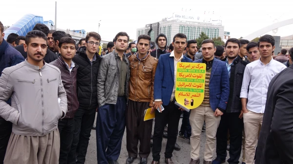 هم صدا با همه اقشار همیشه در صحنه ایران اسلامی:

اساتید و دانشجو معلمان دانشگاه فرهنگیان کردستان فریاد مرگ بر آمریکا سر دادند 16