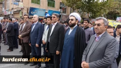 هم صدا با همه اقشار همیشه در صحنه ایران اسلامی:

اساتید و دانشجو معلمان دانشگاه فرهنگیان کردستان فریاد مرگ بر آمریکا سر دادند 2