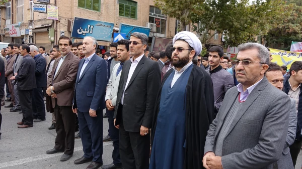 هم صدا با همه اقشار همیشه در صحنه ایران اسلامی:

اساتید و دانشجو معلمان دانشگاه فرهنگیان کردستان فریاد مرگ بر آمریکا سر دادند 2