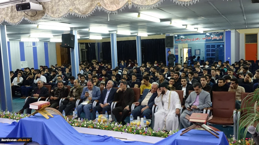 در پردیس شهید مدرس برگزار ش؛

برگزاری مراسم مولودی خوانی بمناسبت آغاز هفته وحدت 9