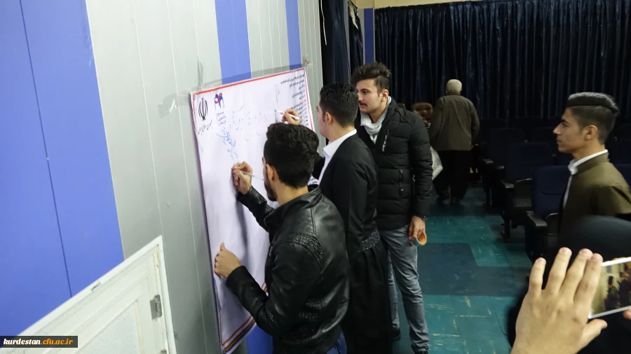 در پردیس شهید مدرس برگزار شد؛

گزارش مصور مراسم با شکوه 16 آذر روز دانشجو در دانشگاه فرهنگیان استان کردستان  3