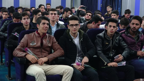 در پردیس شهید مدرس برگزار شد؛

گزارش مصور مراسم با شکوه 16 آذر روز دانشجو در دانشگاه فرهنگیان استان کردستان  8