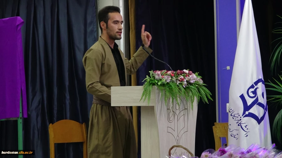 در پردیس شهید مدرس برگزار شد؛

گزارش مصور مراسم با شکوه 16 آذر روز دانشجو در دانشگاه فرهنگیان استان کردستان  22