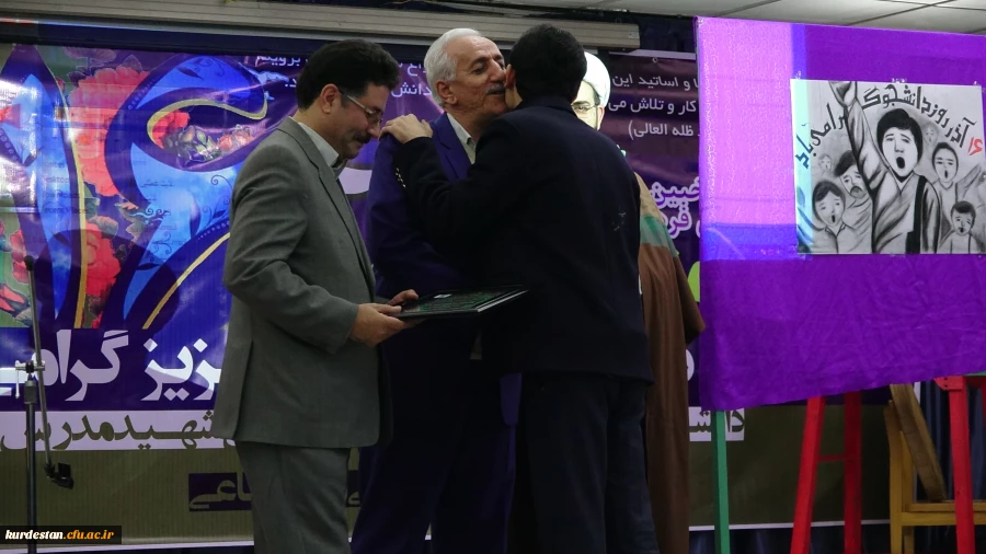 در پردیس شهید مدرس برگزار شد؛

گزارش مصور مراسم با شکوه 16 آذر روز دانشجو در دانشگاه فرهنگیان استان کردستان  20