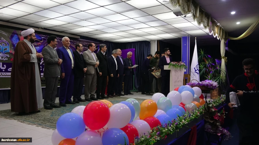 در پردیس شهید مدرس برگزار شد؛

گزارش مصور مراسم با شکوه 16 آذر روز دانشجو در دانشگاه فرهنگیان استان کردستان  25