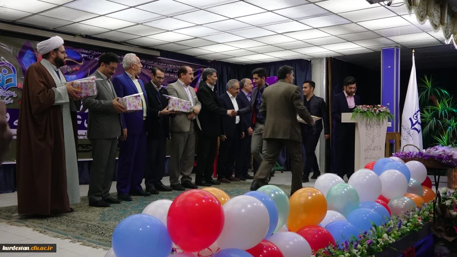 در پردیس شهید مدرس برگزار شد؛

گزارش مصور مراسم با شکوه 16 آذر روز دانشجو در دانشگاه فرهنگیان استان کردستان  26